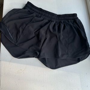 UEC Lululemon Hotty Hot shorts 4”